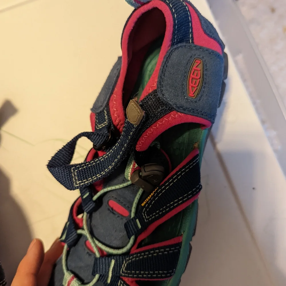 Keen water shoes - Picture 3 of 9